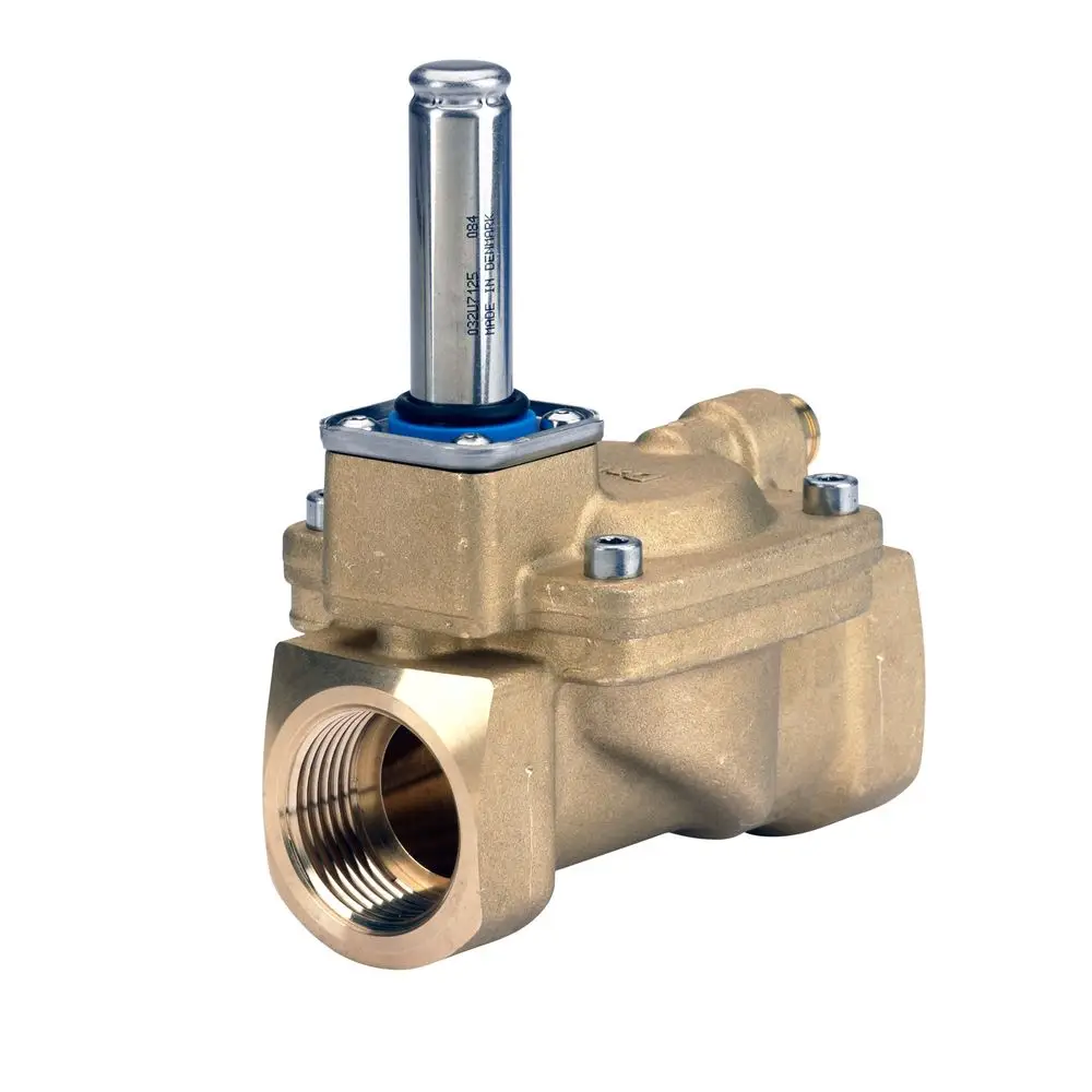 Danfoss-Magnetventil mit einem zentralen Steuerventil und einer Anschlussöffnung für Gewinde, geeignet für verschiedene Anwendungen zur Steuerung von Flüssigkeitsströmen.